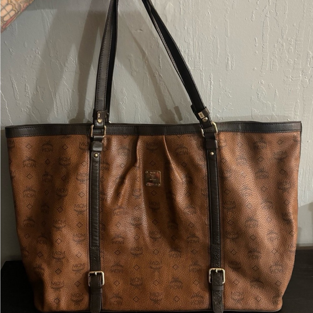 MCM X-Large Monogram
Visetos Shopper Bag